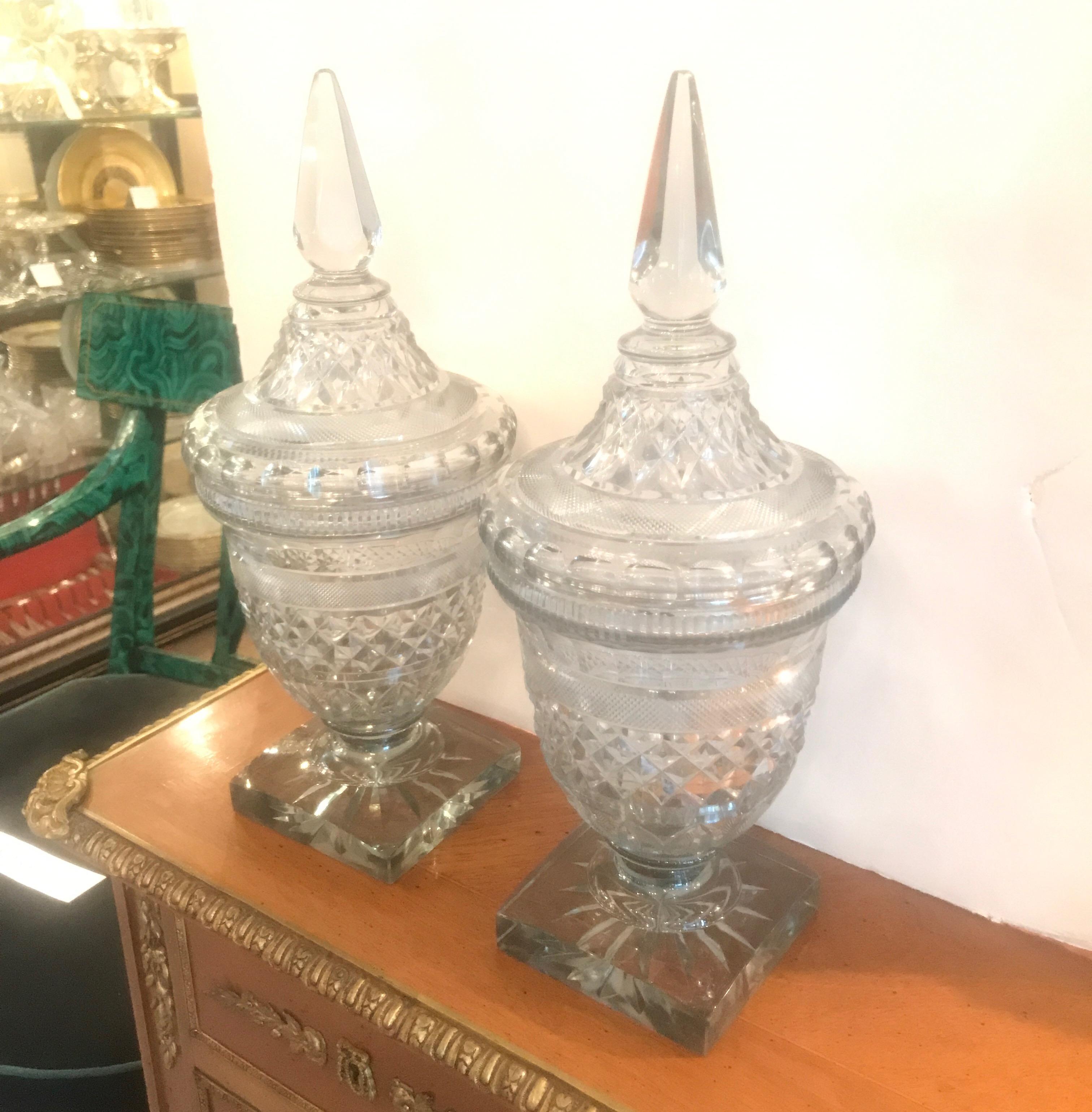 Pair of Antique Georgian Cut Glass Urns Jars In Excellent Condition In Lambertville, NJ