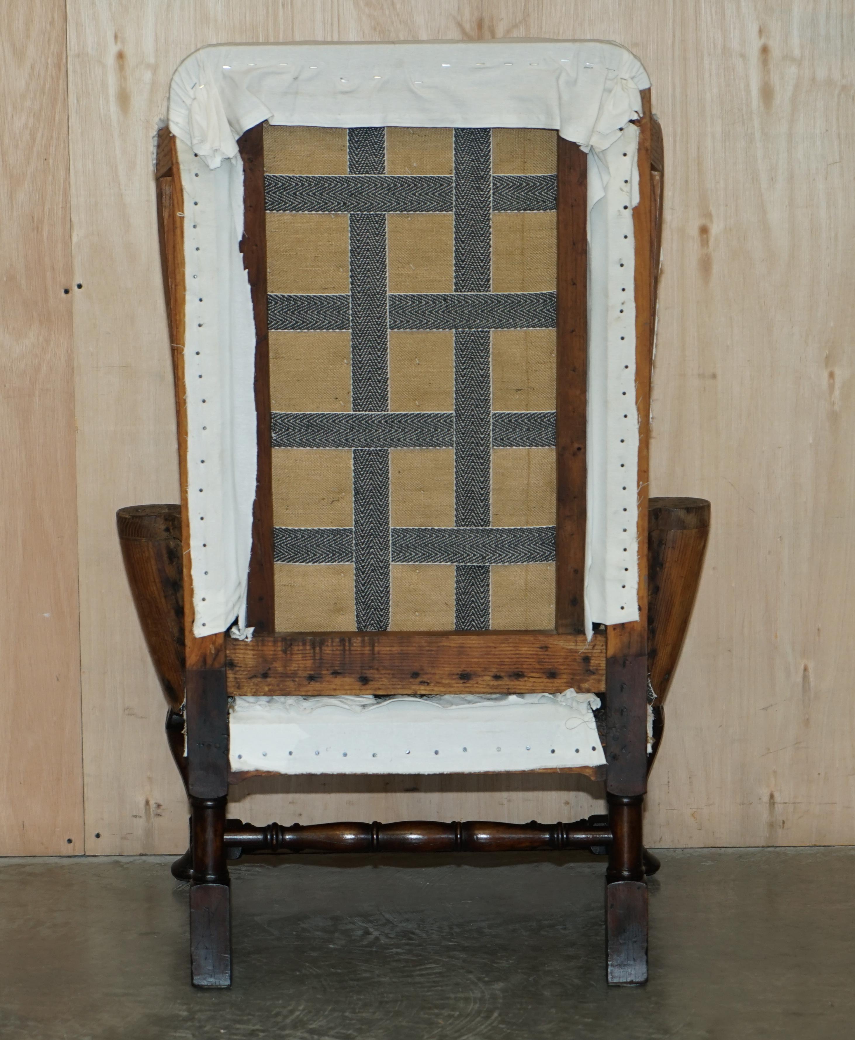 Paire de fauteuils géorgiens anciens déconstruits à dossier à oreilles William Morris en vente 8
