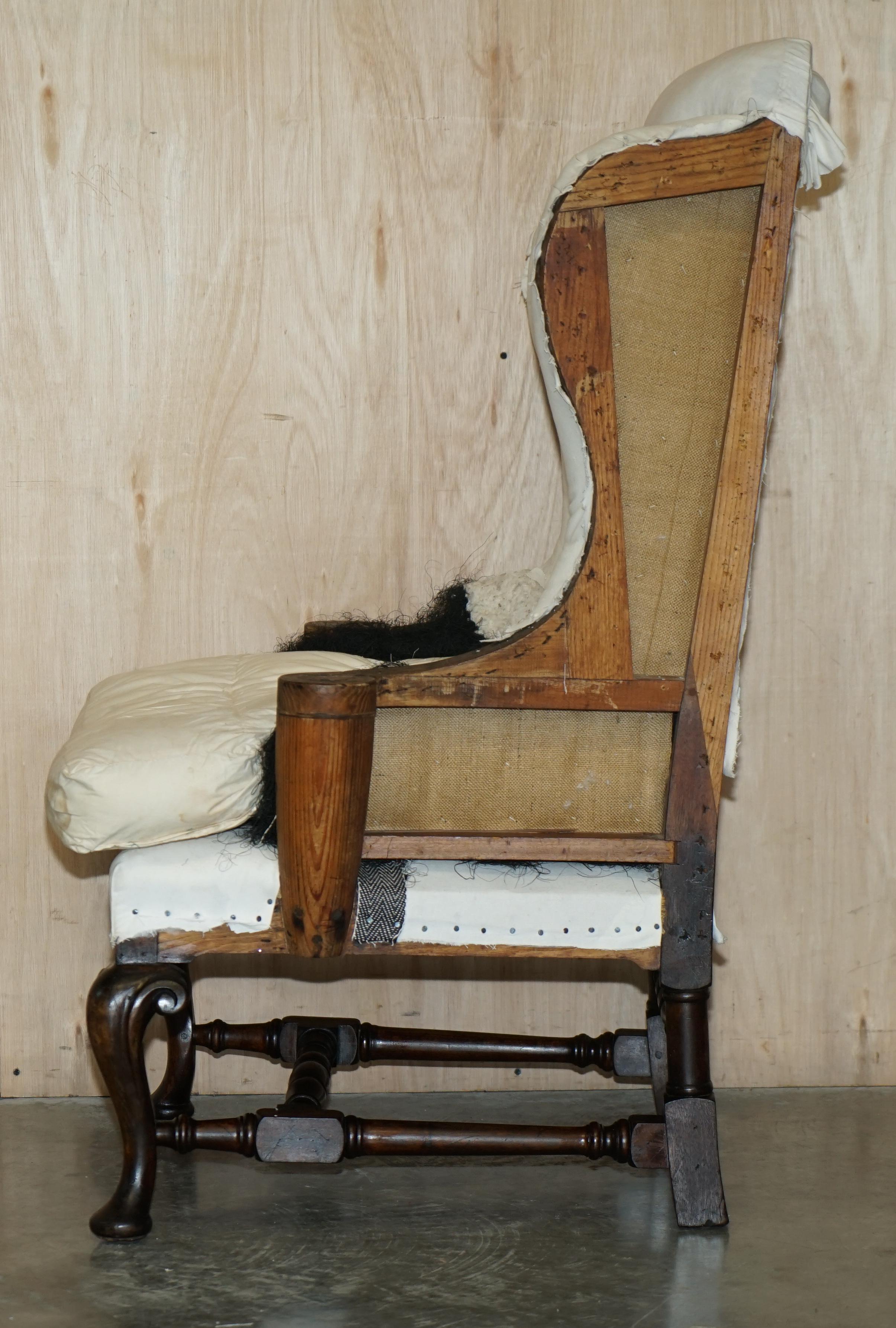 Paire de fauteuils géorgiens anciens déconstruits à dossier à oreilles William Morris en vente 9