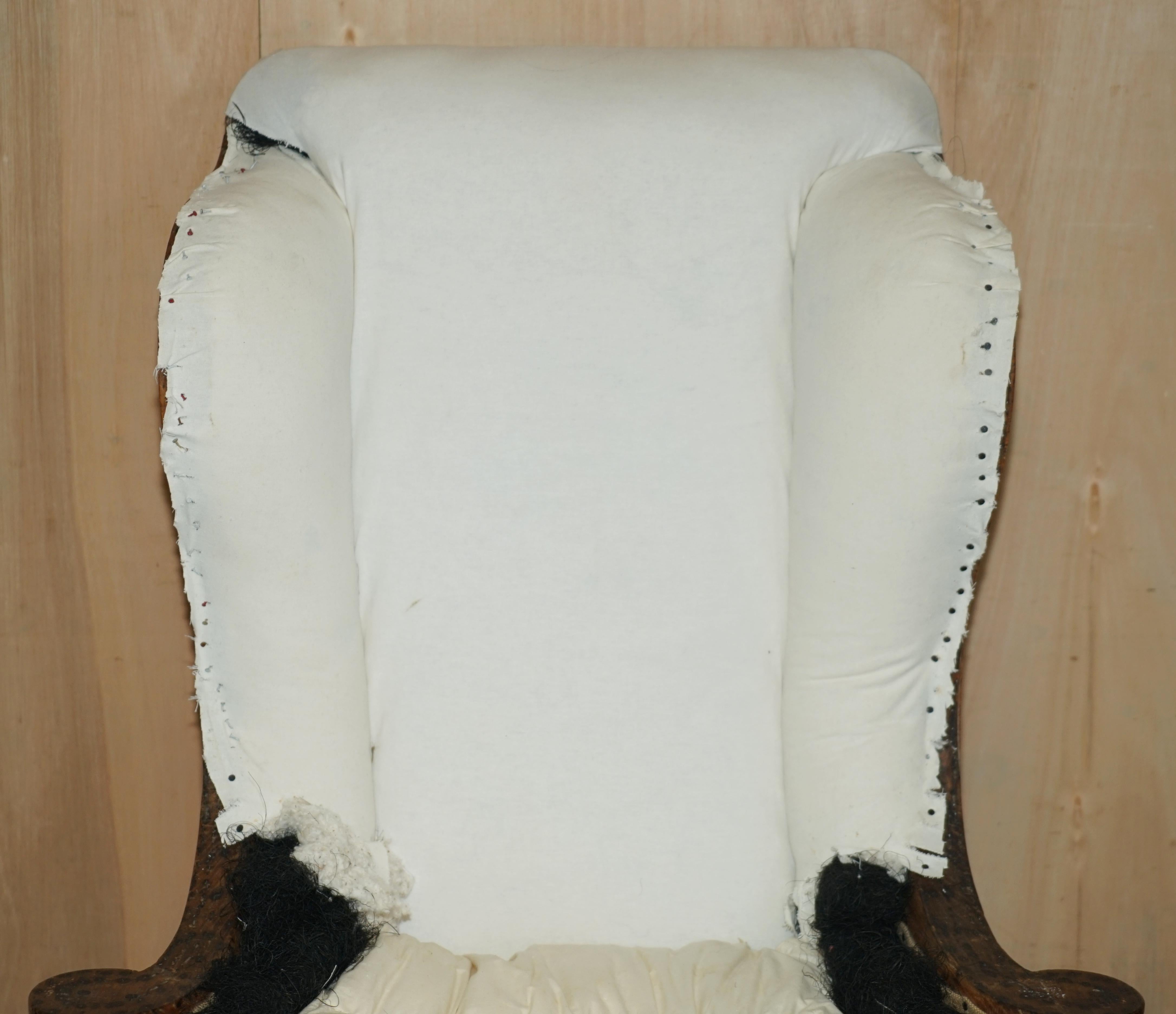Anglais Paire de fauteuils géorgiens anciens déconstruits à dossier à oreilles William Morris en vente