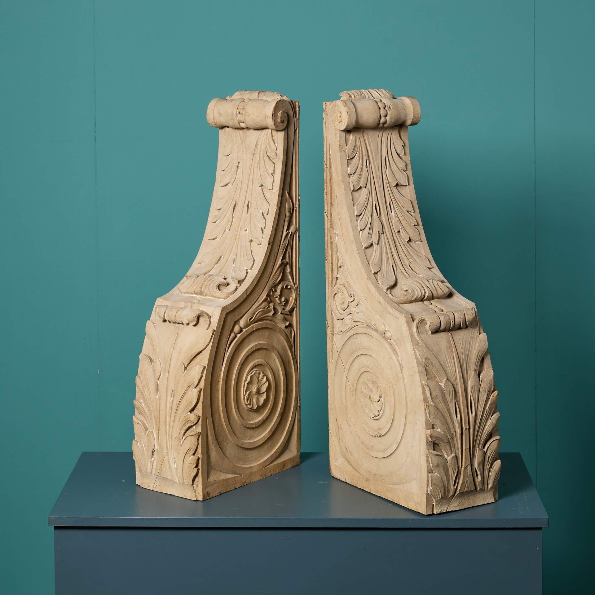 Georgien Paire d'anciens corbeaux géorgiens en bois de citronnier en vente