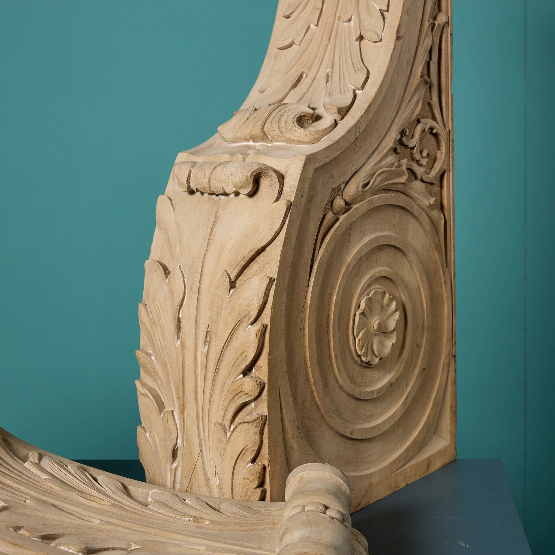 XIXe siècle Paire d'anciens corbeaux géorgiens en bois de citronnier en vente