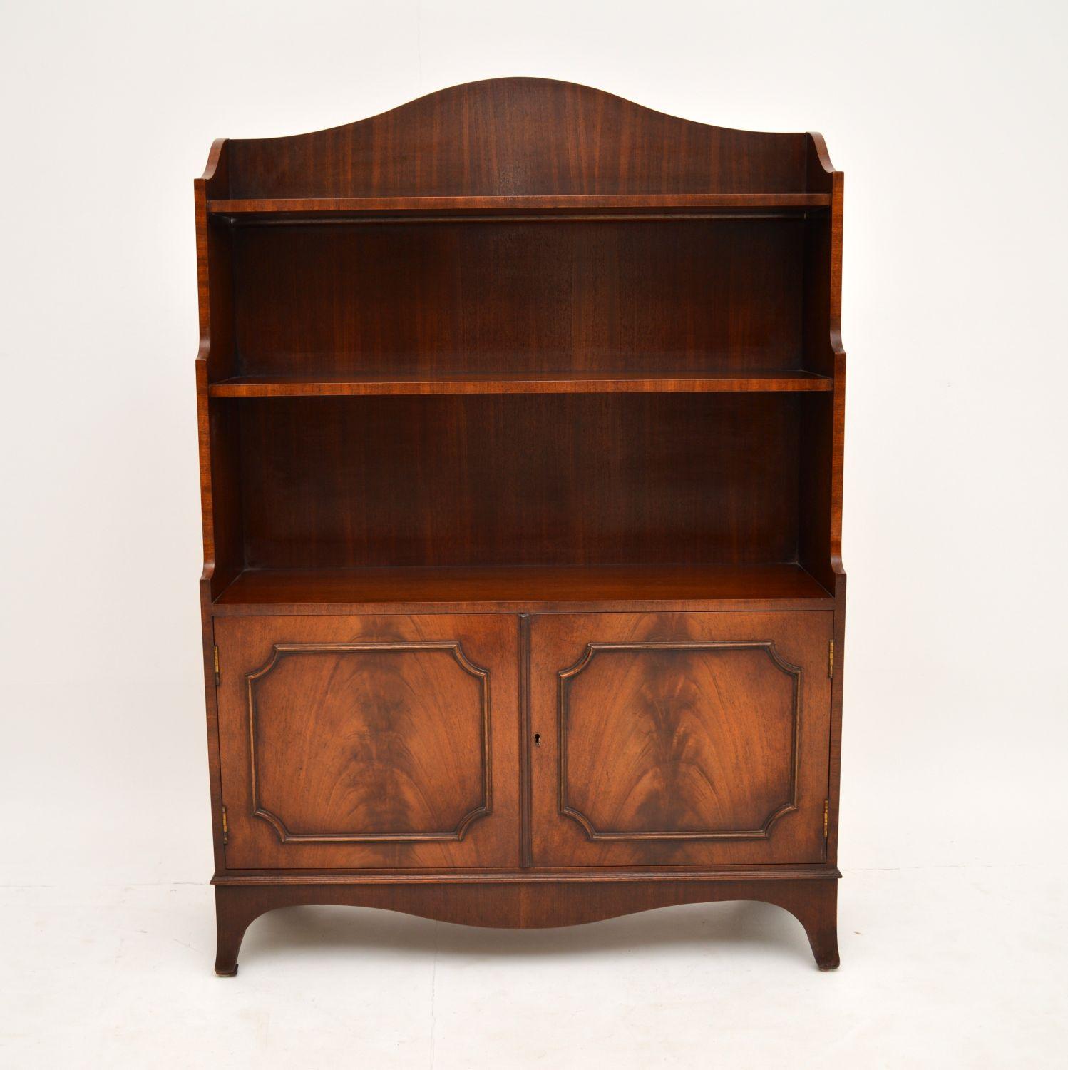 Pair of Antique Georgian Mahogany Bookcases In Good Condition In London, GB