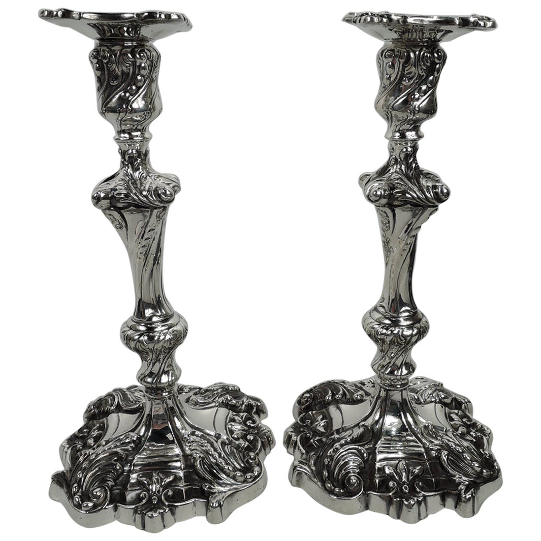 Coppia di antichi candelabri rococò georgiani in argento sterling di Dominick & Haff in vendita