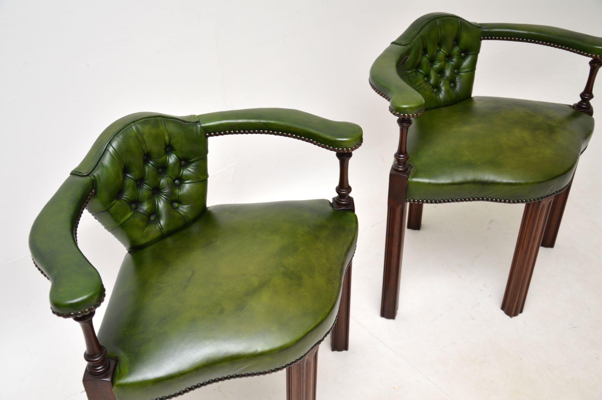 Paire de fauteuils anciens de style géorgien Bon état - En vente à London, GB