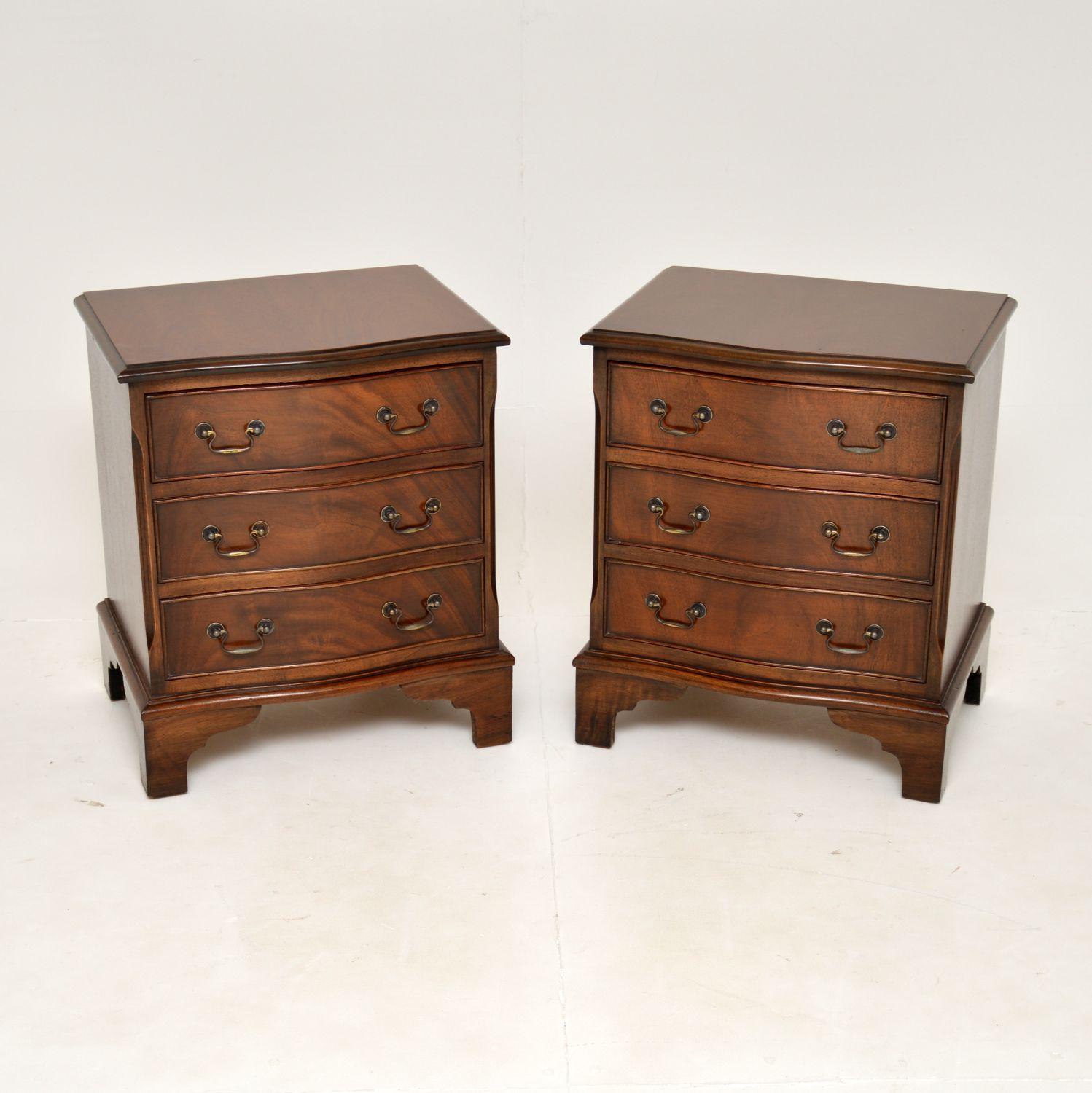 A smart and useful pair of antique bedside chests in the Georgian style. They were made in England, and date from around the 1930-50’s. The quality is fantastic, they are extremely well made and are a very useful size. The fronts have a serpentine