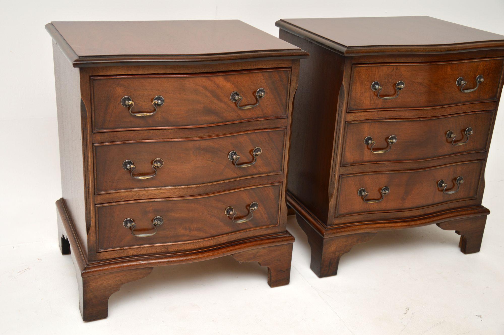 Pair of Antique Georgian Style Bedside Chests In Good Condition In London, GB