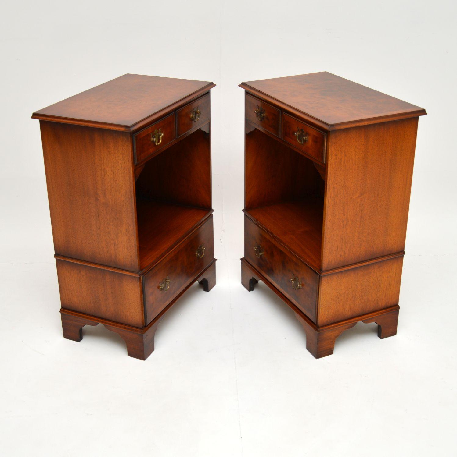 Pair of Antique Georgian Style Burr Walnut Bedside Cabinets 5