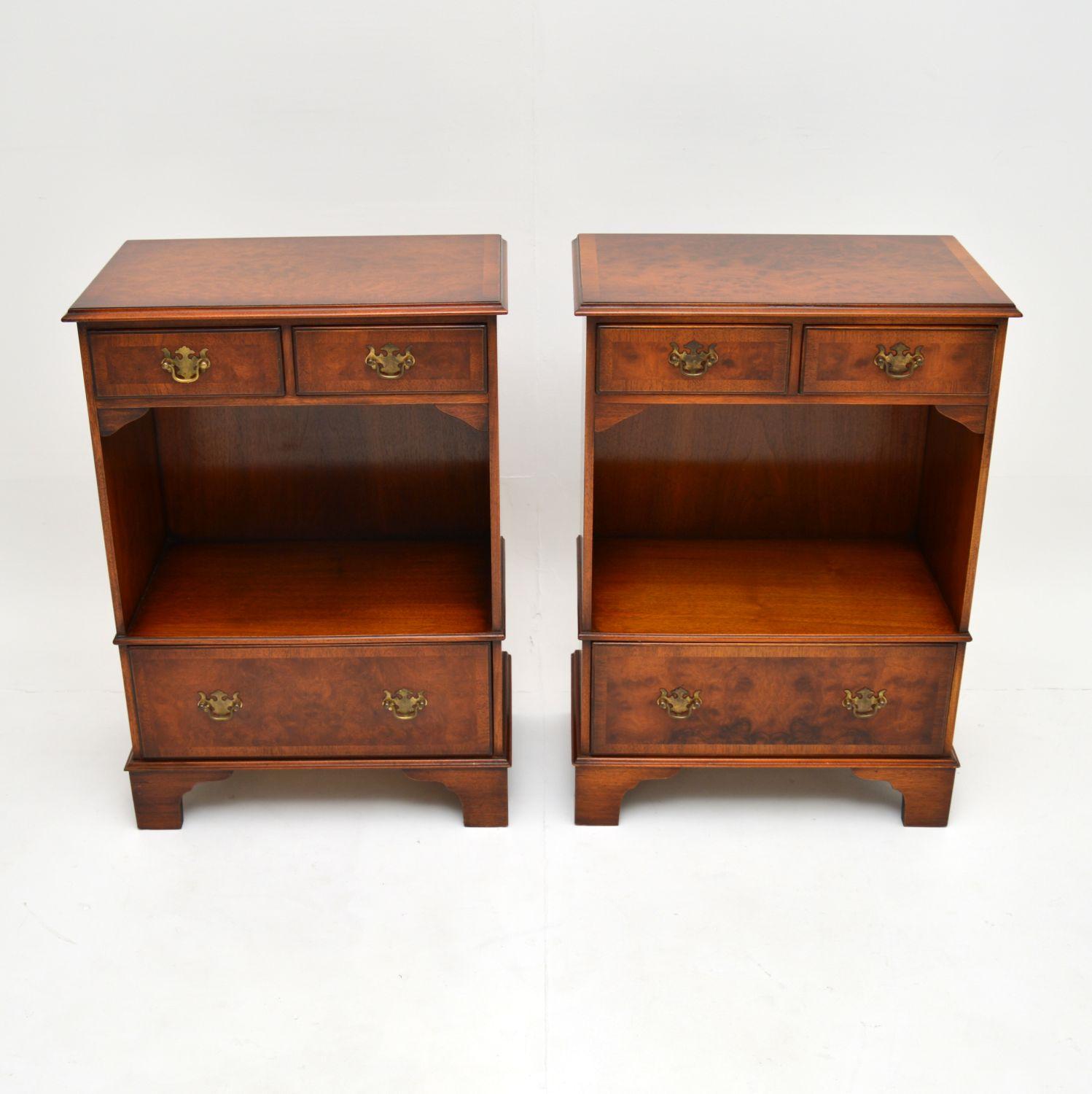 A smart and very useful pair of burr walnut bedside cabinets in the antique Georgian style. These were made in England, they date from around the 1930’s period.

These cabinets are of superb quality, and are a great size. They sit on bracket feet,