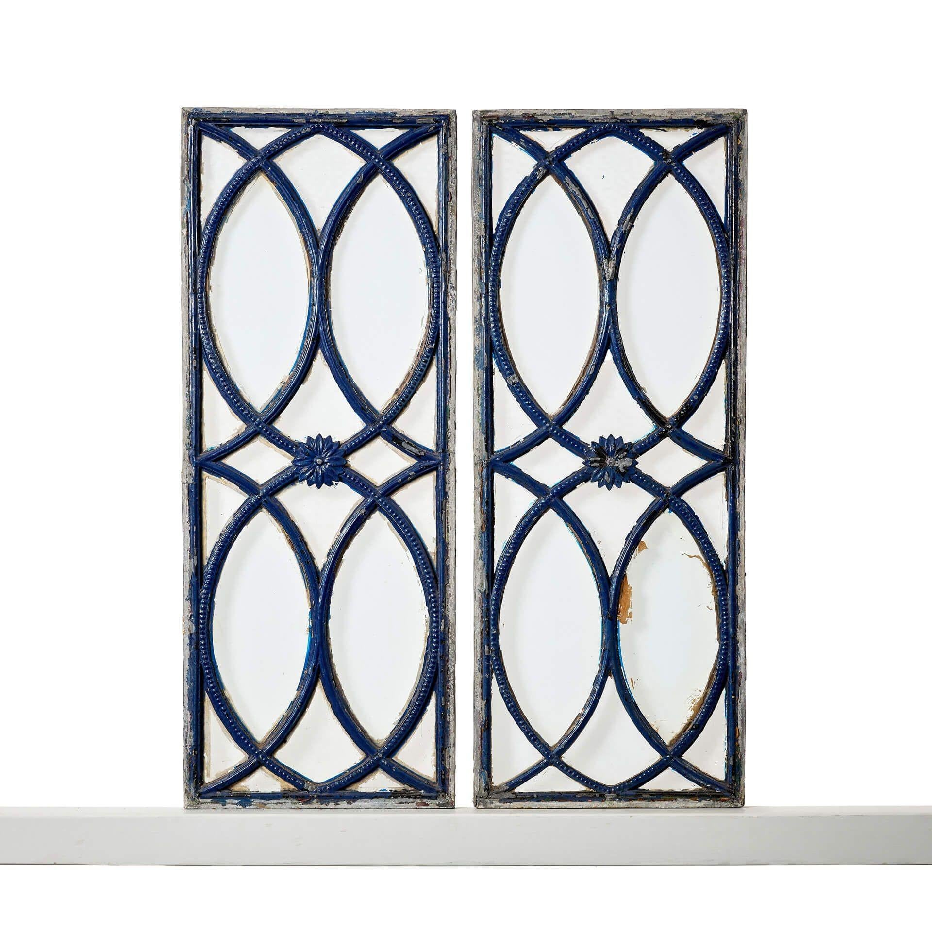 A pair of antique late Georgian style iron elliptical pattern clear glass window panels, dating to circa 1880.

Each window is of a matching design, the clear textured leaded glass artistically hand painted to create a pleasing style pattern,