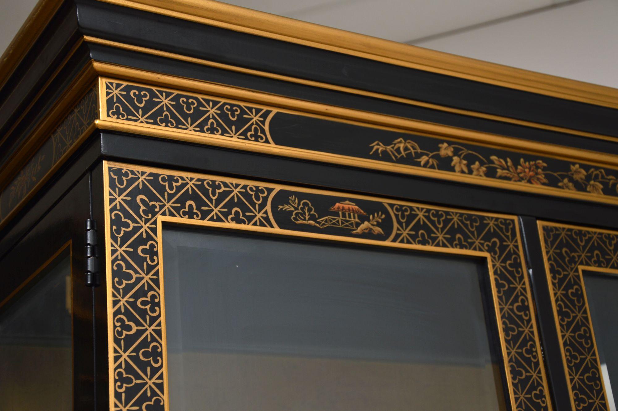 Pair of Antique Georgian Style Lacquered Chinoiserie Bookcases 4