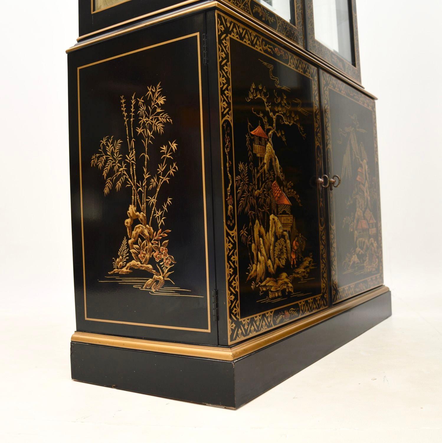 Pair of Antique Georgian Style Lacquered Chinoiserie Bookcases 7