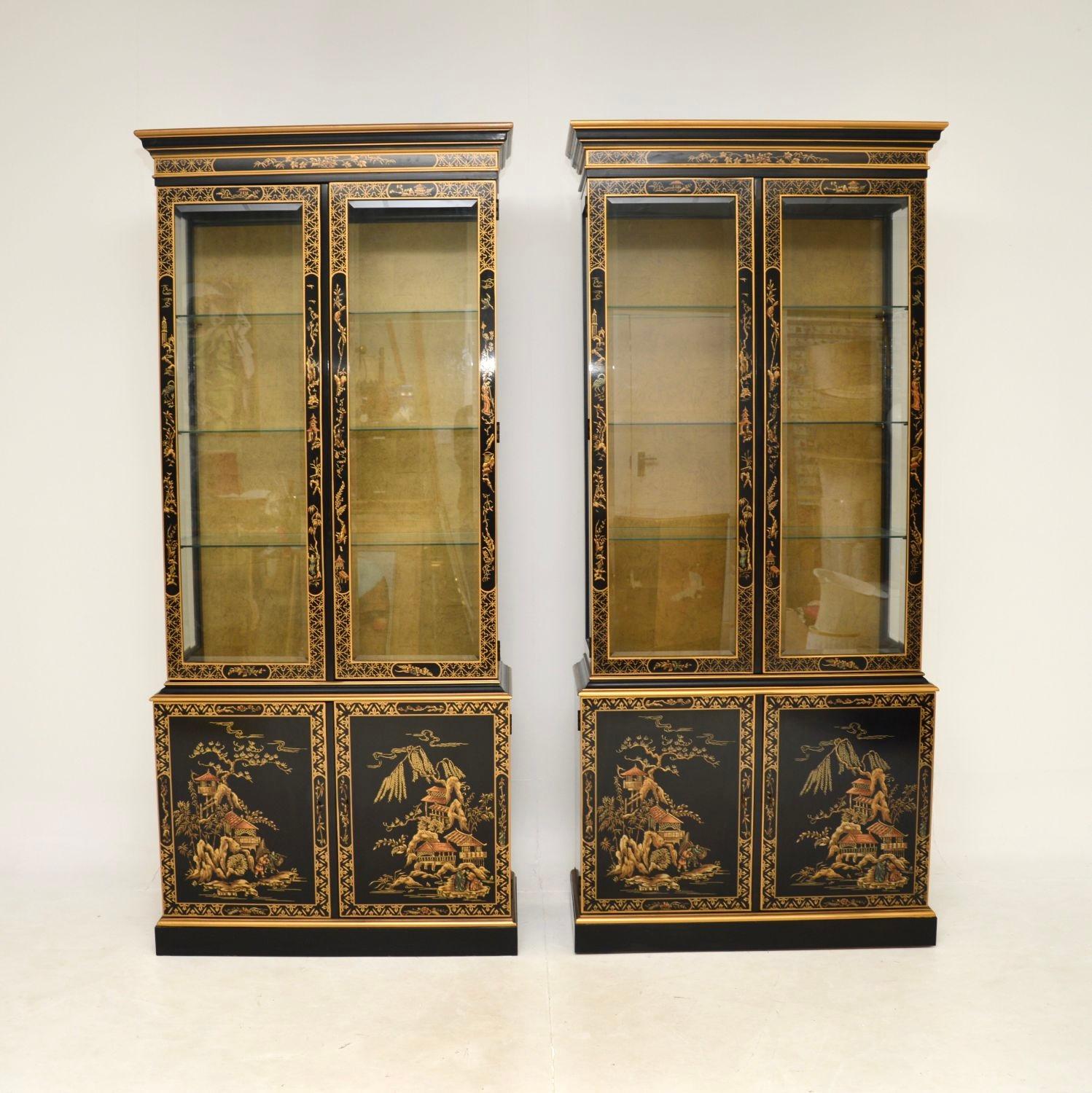 A stunning pair of antique Georgian style lacquered chinoiserie bookcases. They were made in the USA by Drexel, and they date from around the 1970’s.

These are of superb quality, we obtained them privately from an amazing private residence in