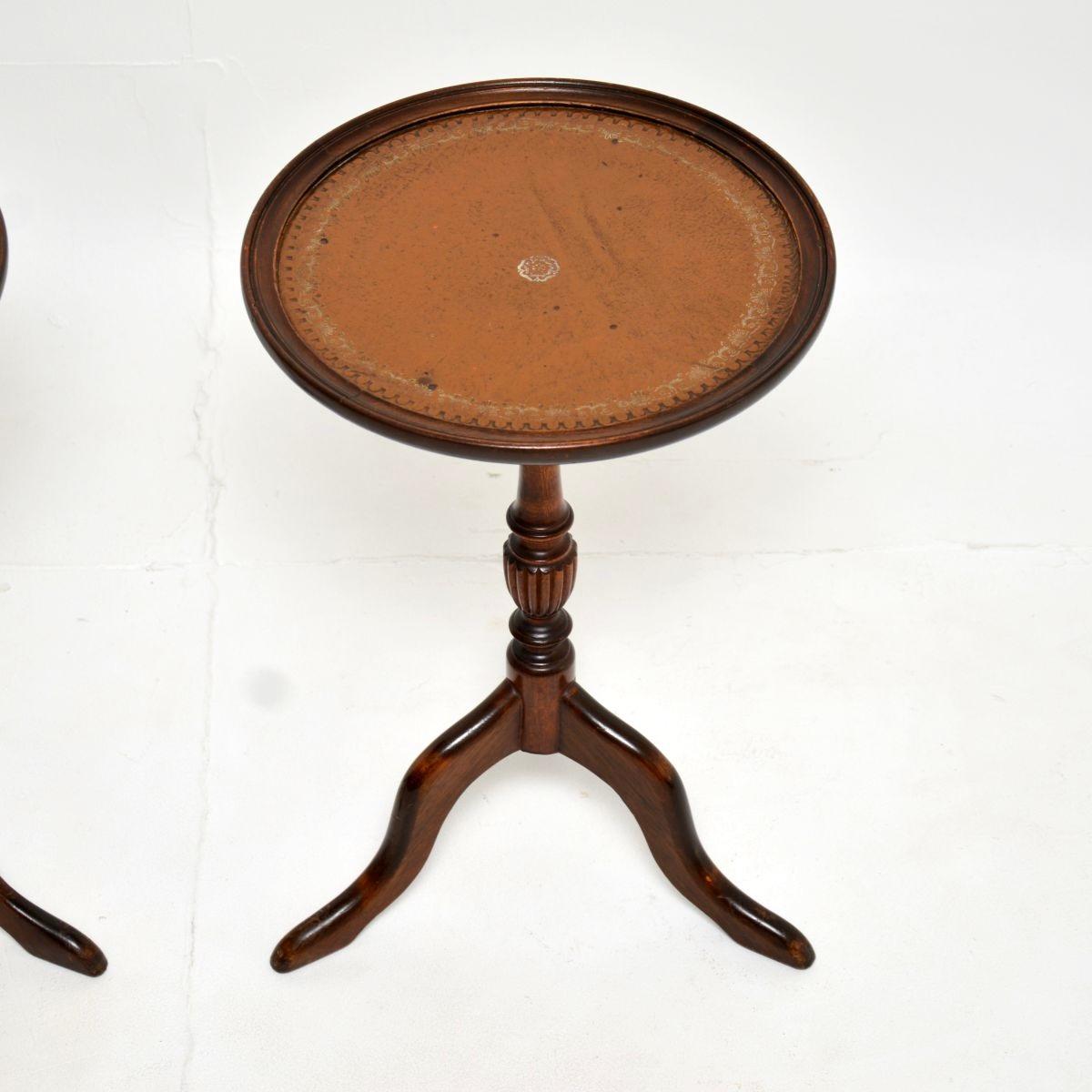 Britannique Pair of Antique Georgian Style Leather Top Wine Tables en vente