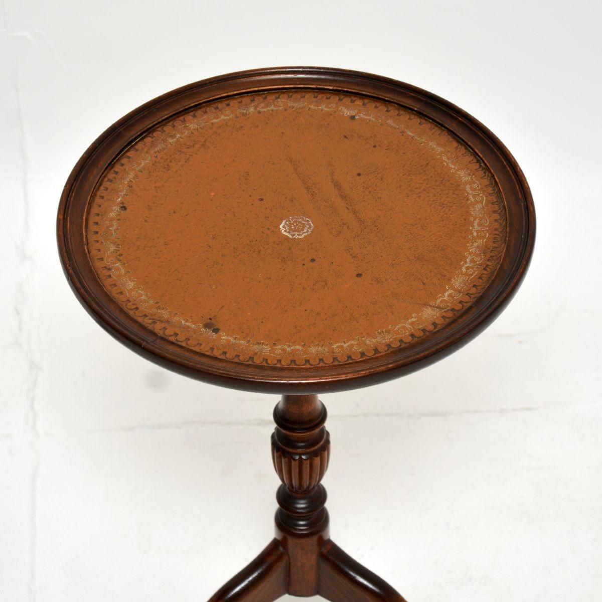 Pair of Antique Georgian Style Leather Top Wine Tables Bon état - En vente à London, GB