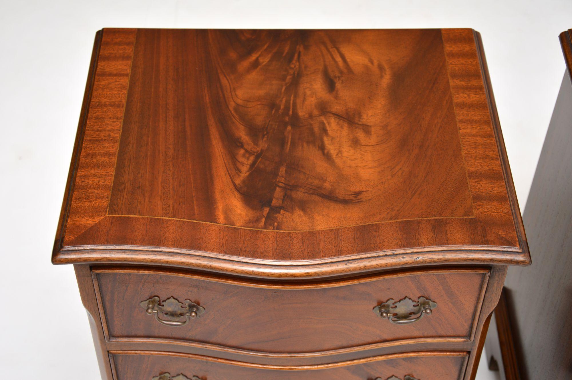 Pair of Antique Georgian Style Mahogany Bedside Chests In Good Condition In London, GB
