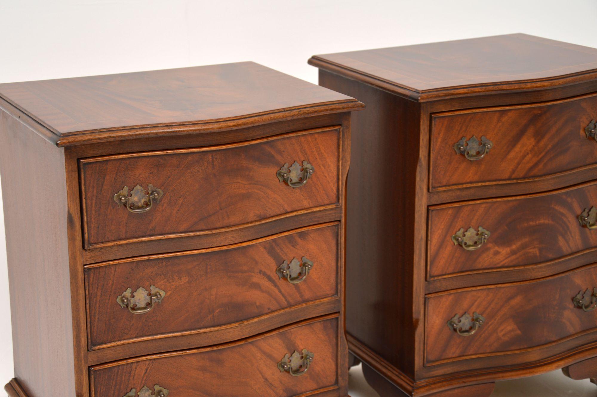 Mid-20th Century Pair of Antique Georgian Style Mahogany Bedside Chests