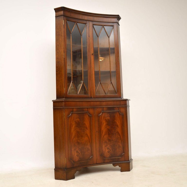 Pair of Antique Style Mahogany Corner For Sale at 1stdibs
