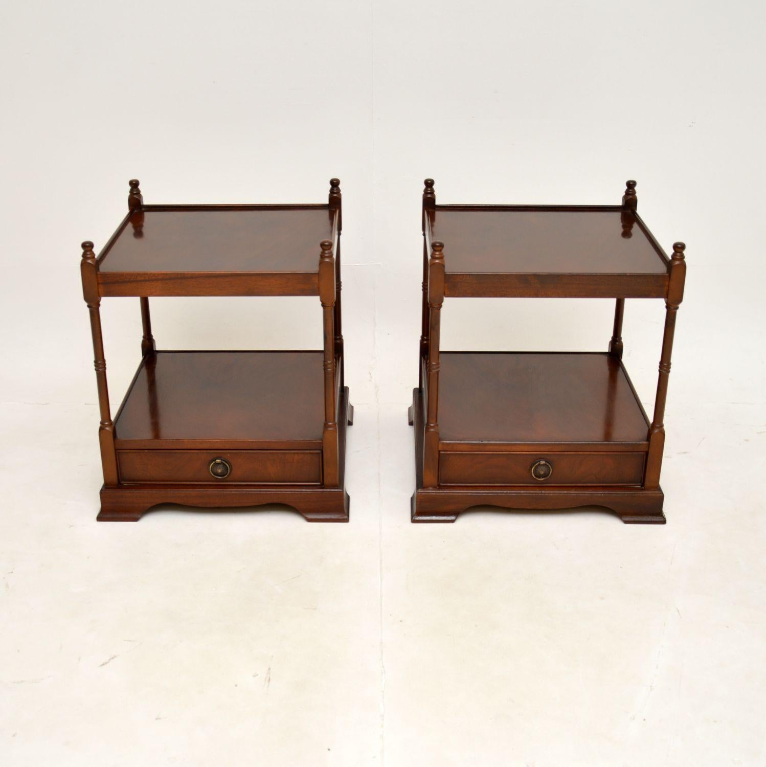 A charming pair of antique Georgian style side tables. They were made in England, they date from around the 1950-60’s.

The quality is excellent, they are nicely designed and are a very useful size to be used as occasional side tables or even as