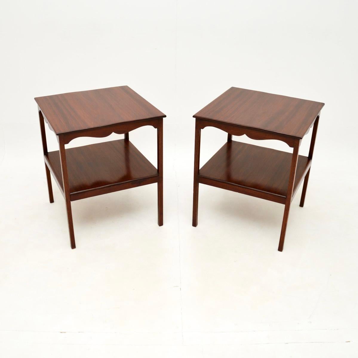 A wonderful pair of antique side tables. They were made in England, they date from around the 1910-1920 period.

The quality is excellent, they are extremely well made and are a very useful size. There are nicely shaped edges around the top, and