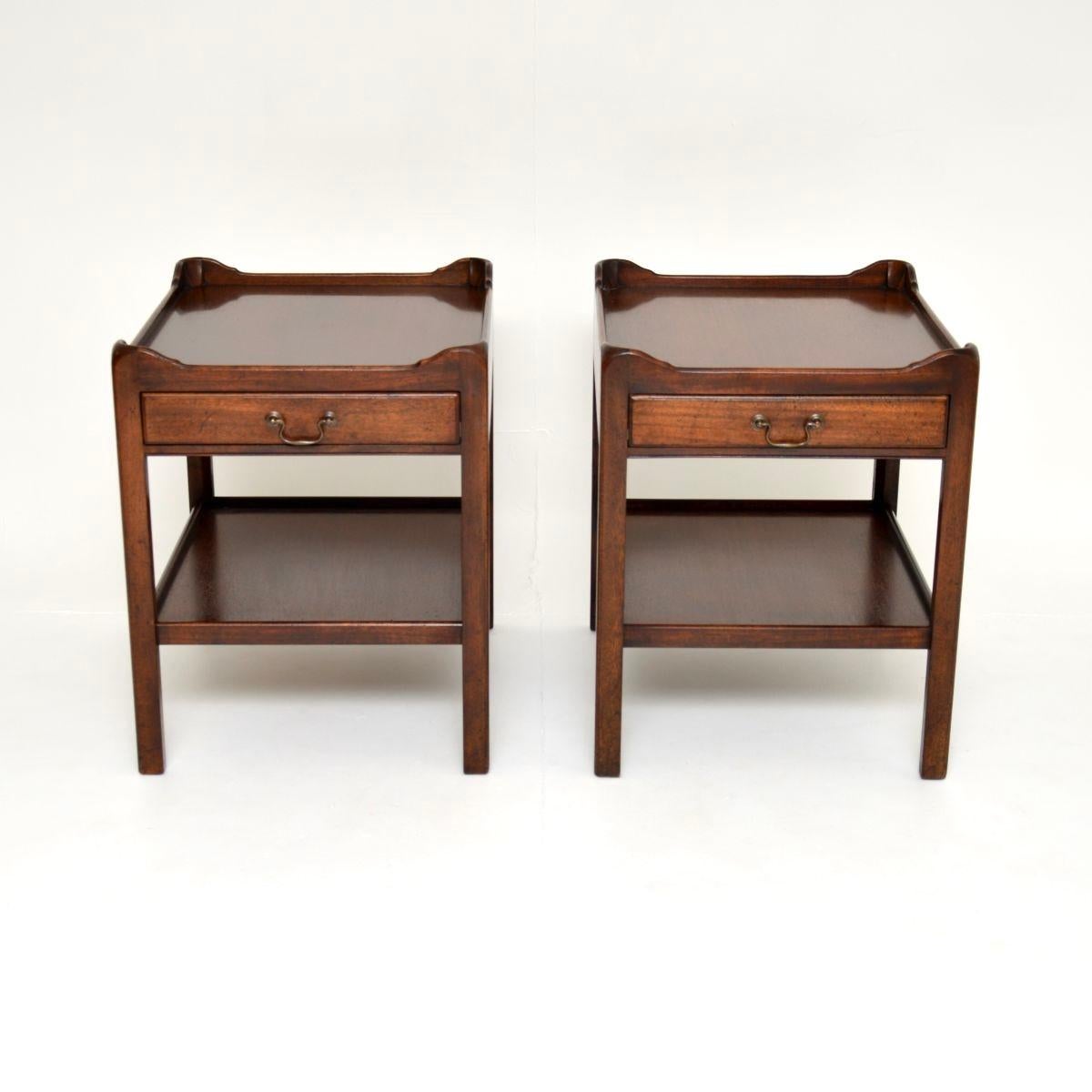 A very well made and useful pair of antique Georgian style side tables. They were made in England, and date from around the 1950’s.

They are of super quality and have a very practical design, with generous proportions. The tops have raised edges