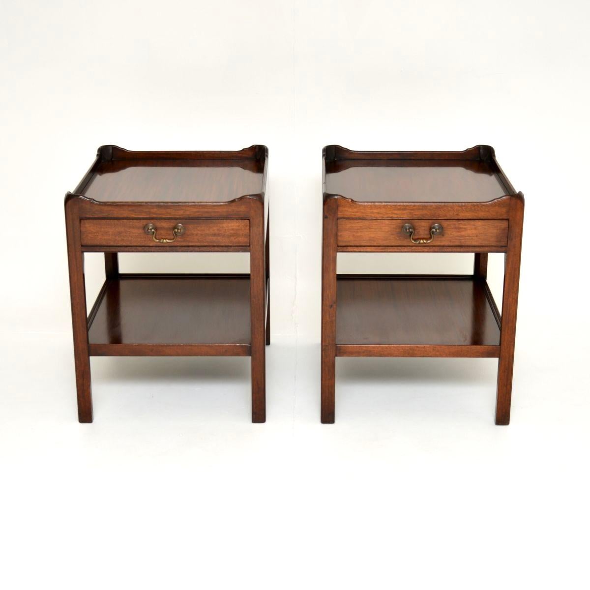 A very well made and useful pair of antique Georgian style side tables. They were made in England, and date from around the 1950’s.

They are of super quality and have a very practical design, with generous proportions. The tops have raised edges