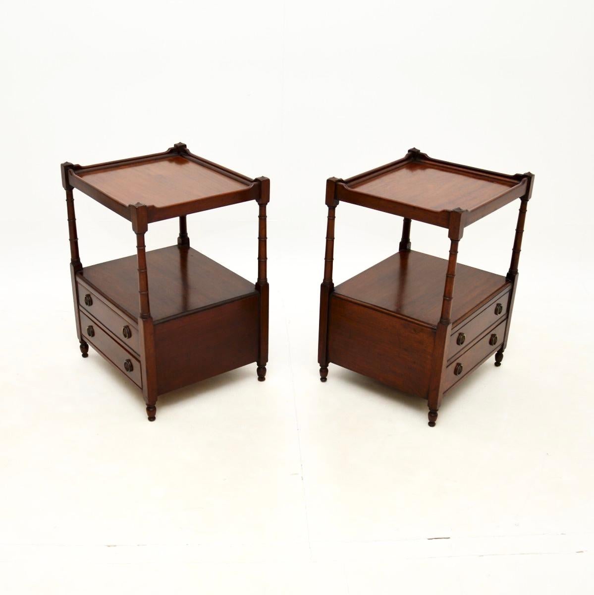 Britannique Pair of Antique Georgian Style Side Tables en vente