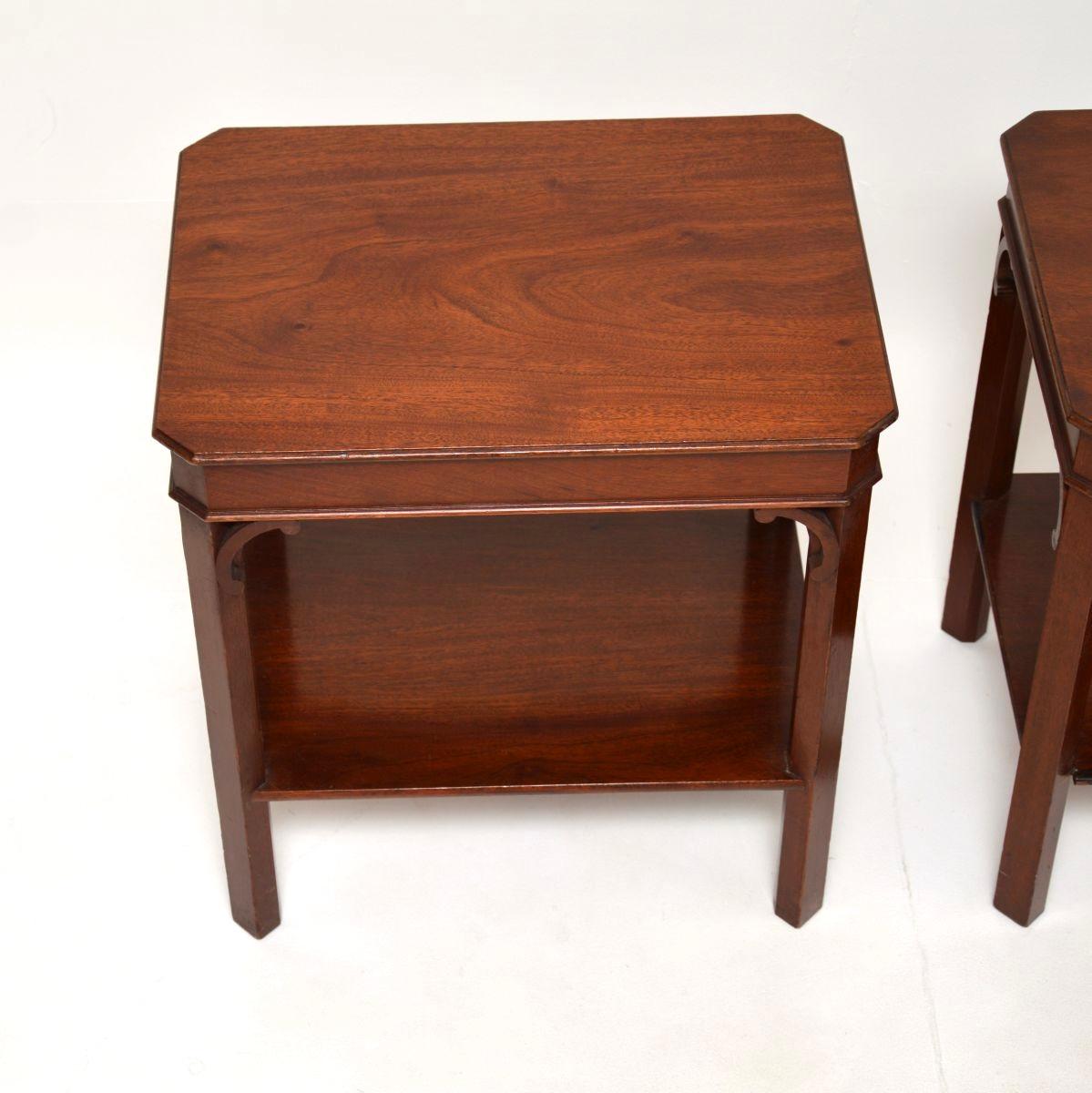 Britannique Paire de tables d'appoint anciennes de style géorgien en vente