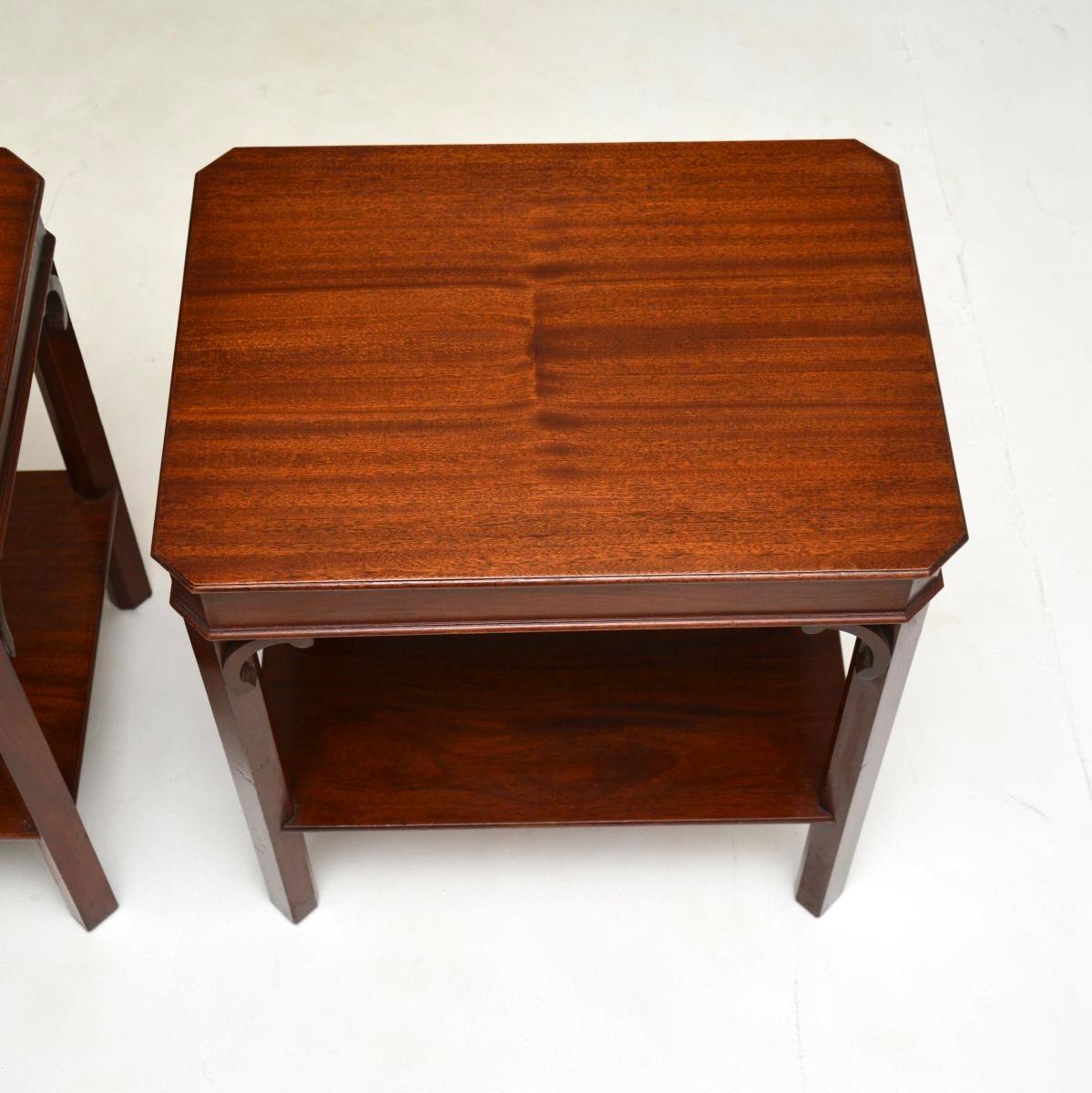 Paire de tables d'appoint anciennes de style géorgien Bon état - En vente à London, GB