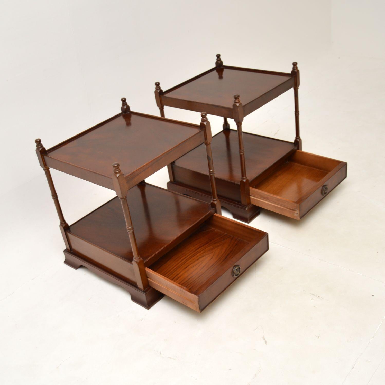 Wood Pair of Antique Georgian Style Side Tables For Sale