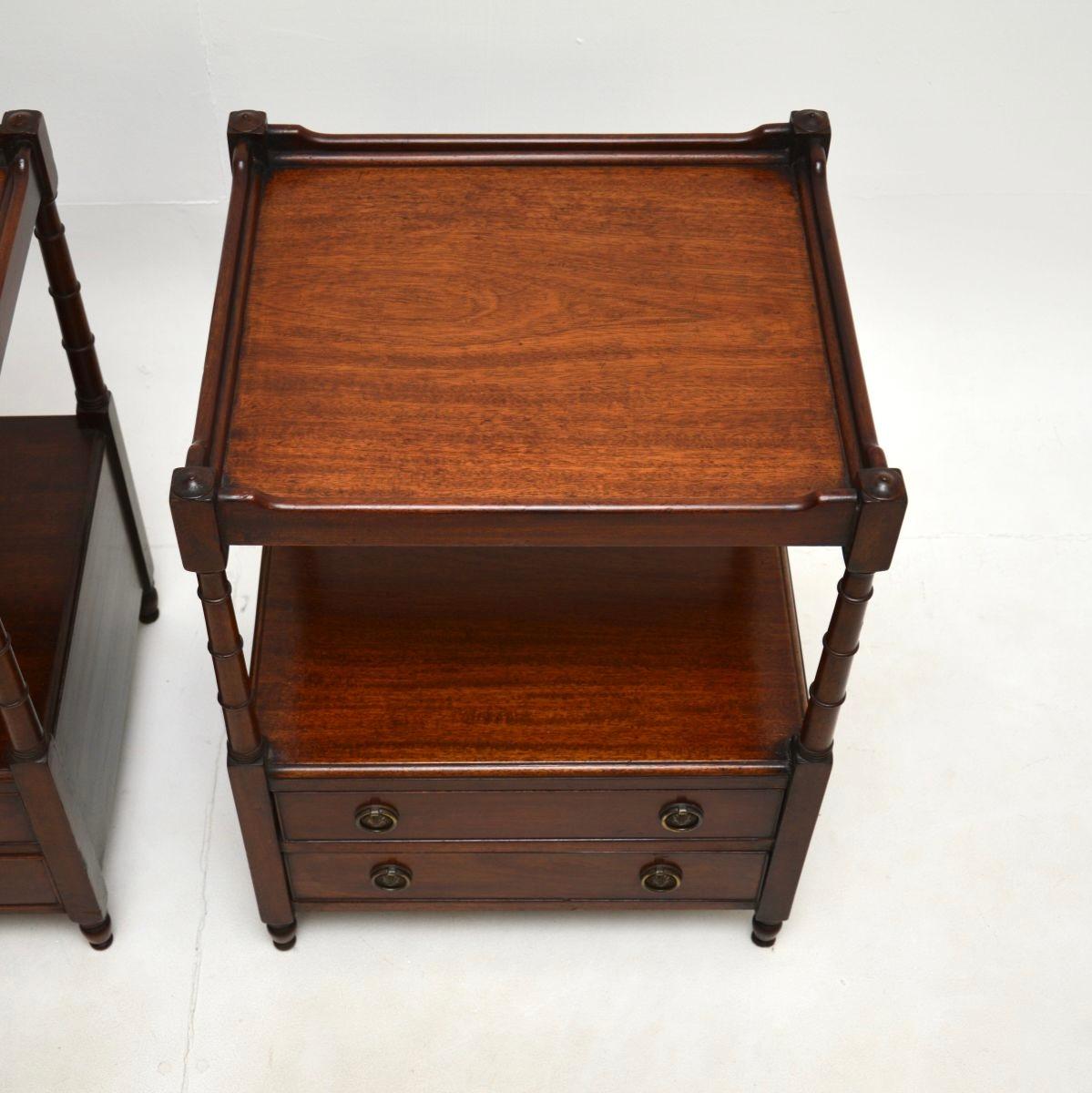 Pair of Antique Georgian Style Side Tables en vente 1