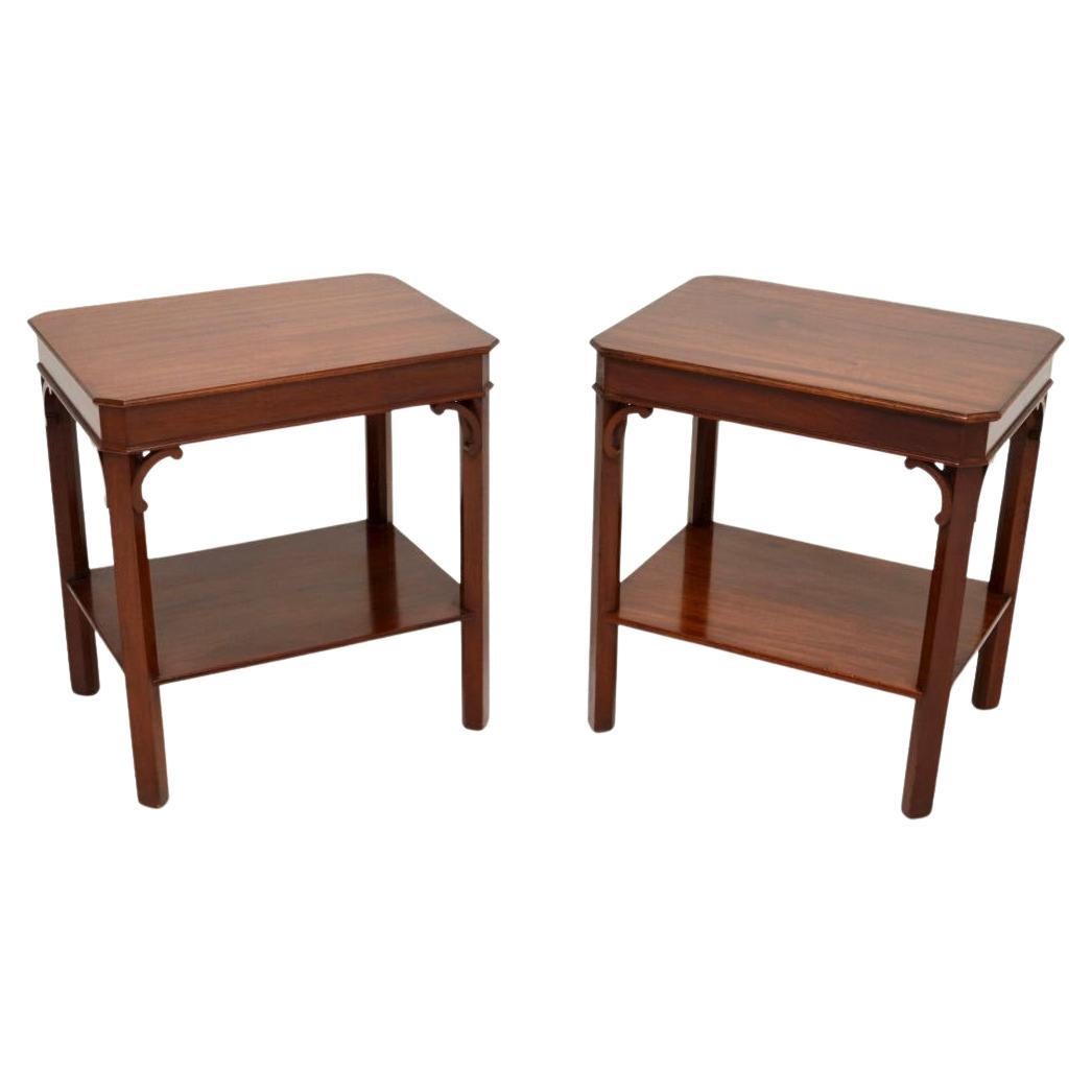 Paire de tables d'appoint anciennes de style géorgien
