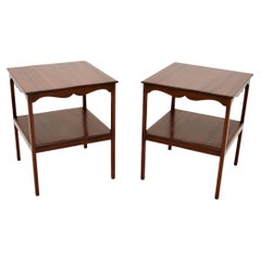 Paire de tables d'appoint anciennes de style géorgien