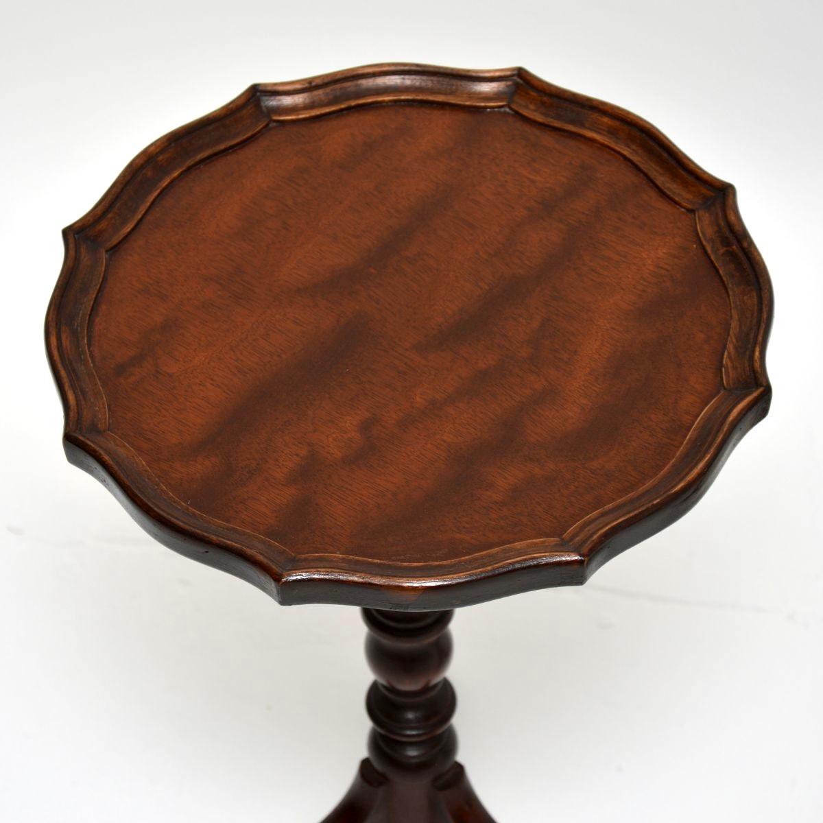 Britannique Pair of Antique Georgian Style Wine Tables en vente