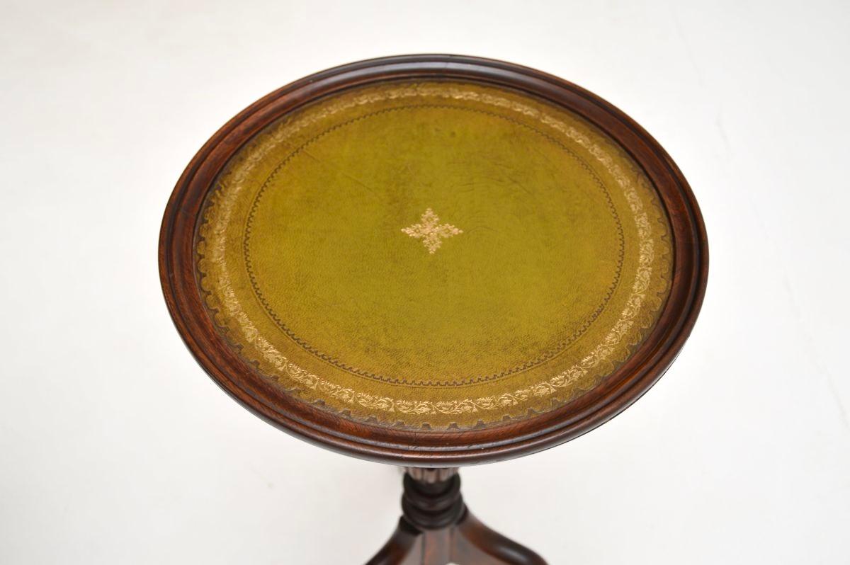 Milieu du XXe siècle Paire de tables à vin anciennes de style géorgien
