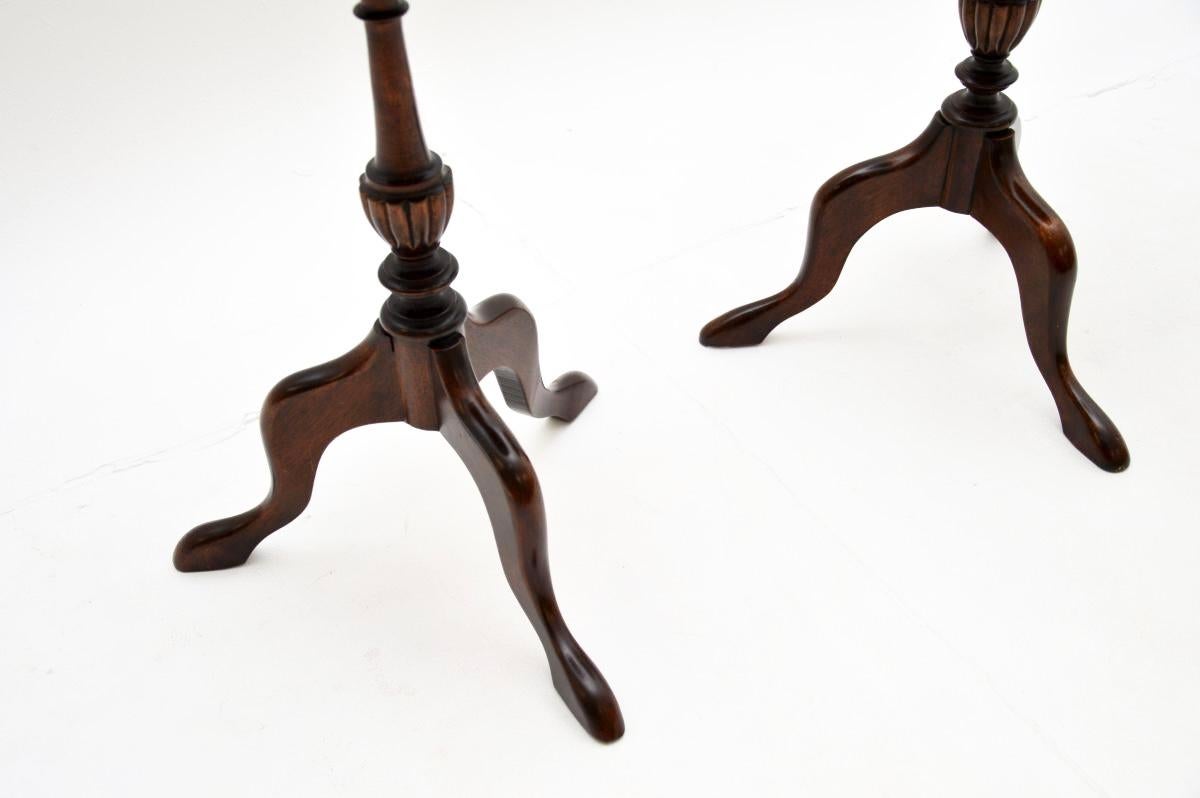 Cuir Paire de tables à vin anciennes de style géorgien