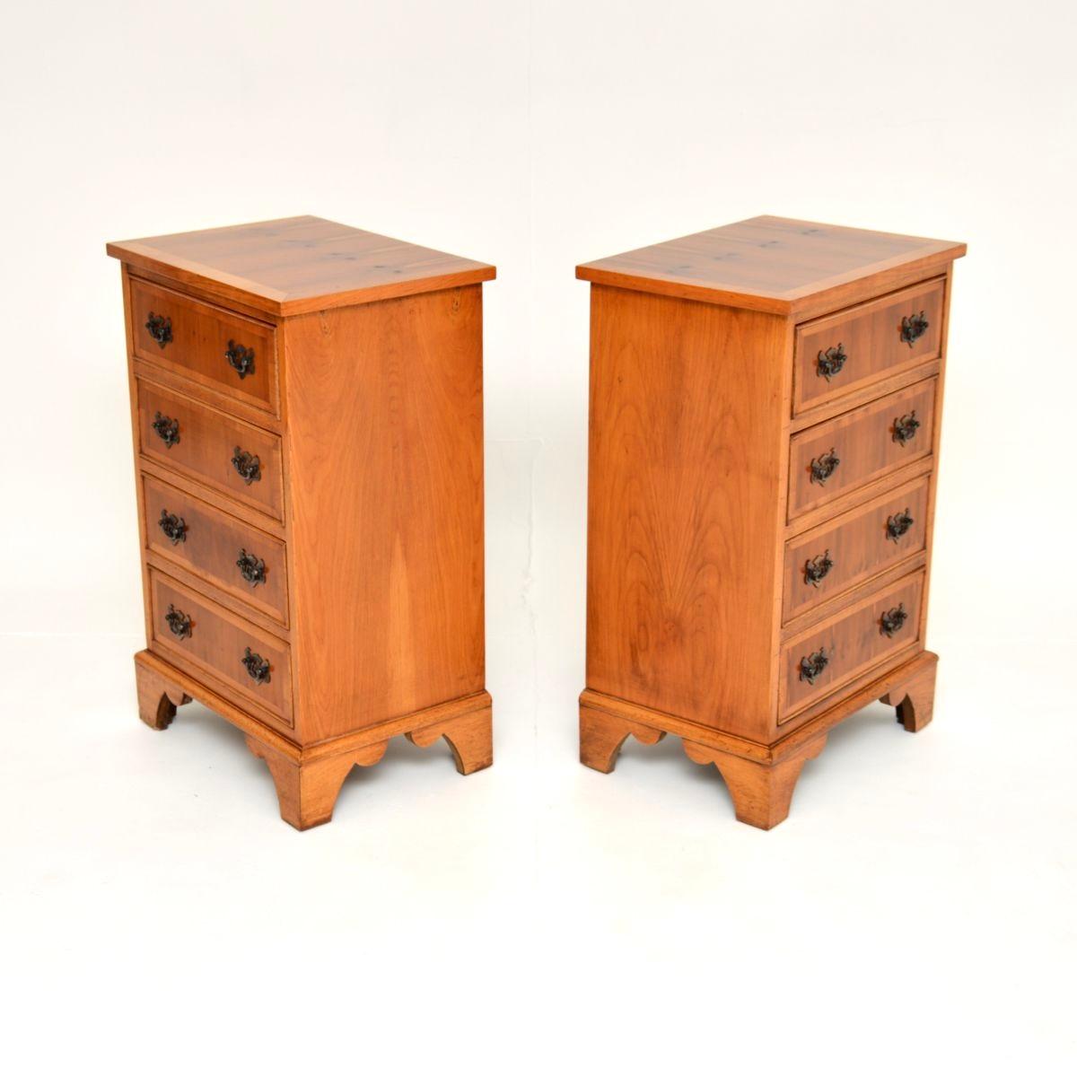 Pair of Antique Georgian Style Yew Wood Bedside Chests In Good Condition For Sale In London, GB