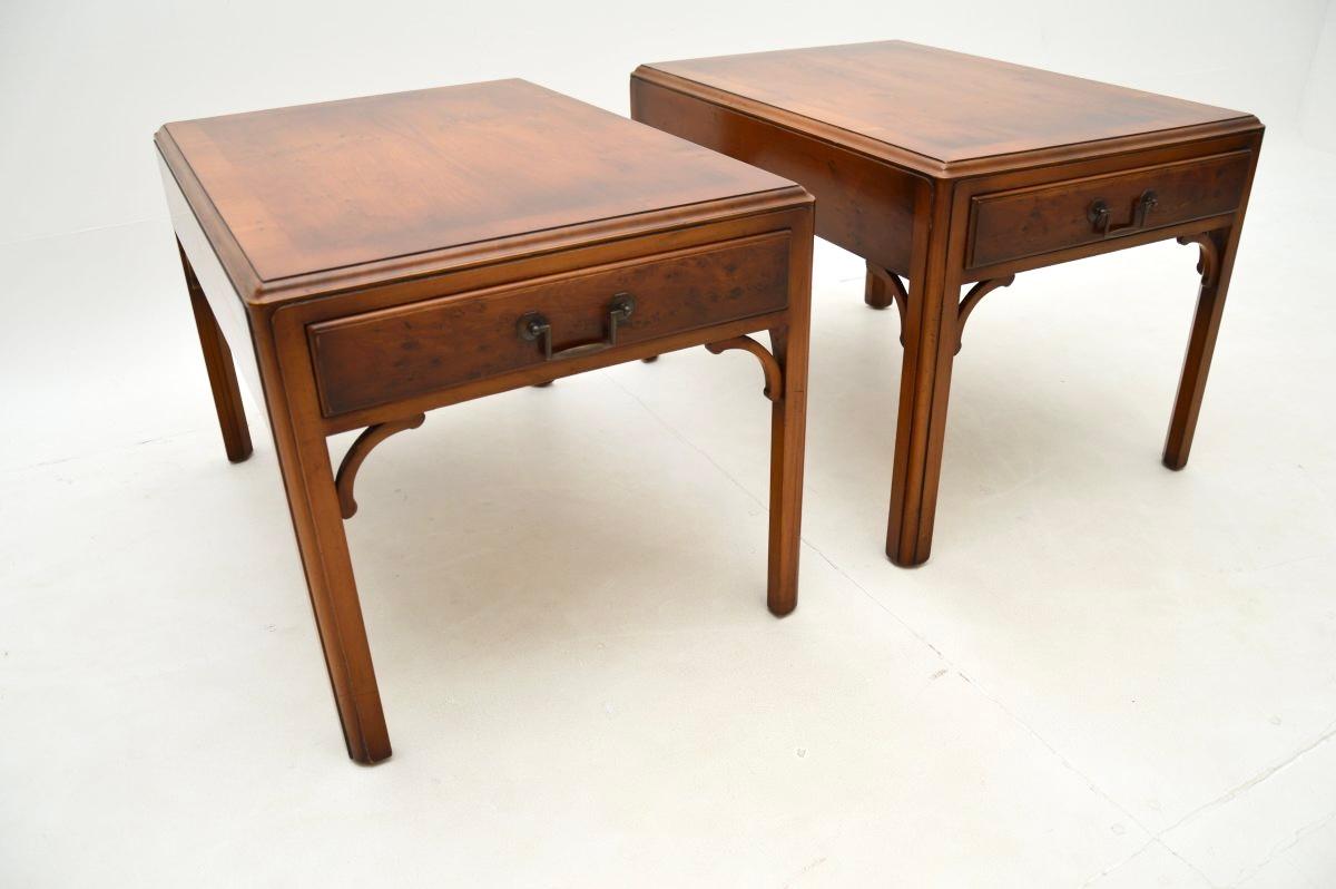 Pareja de Mesas Auxiliares Antiguas de Madera de Tejo de Estilo Georgiano en venta 6