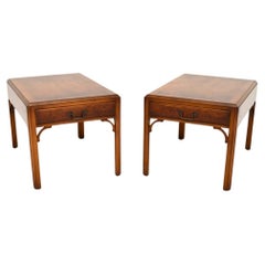 Paire de tables d'appoint anciennes en bois d'if de style géorgien