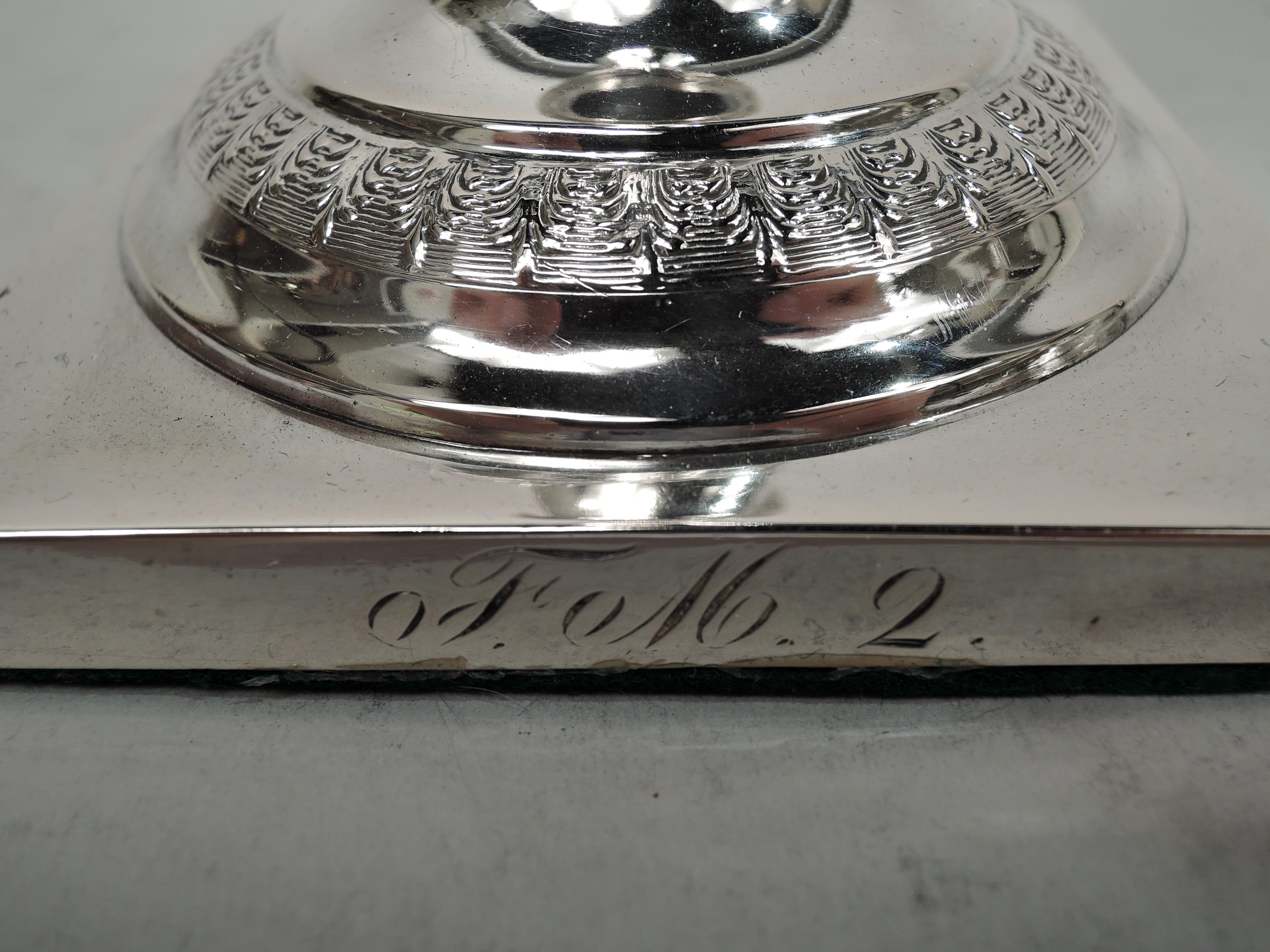 Paar antike deutsche Biedermeier-Kerzenständer aus Silber im klassischen Stil im Angebot 2