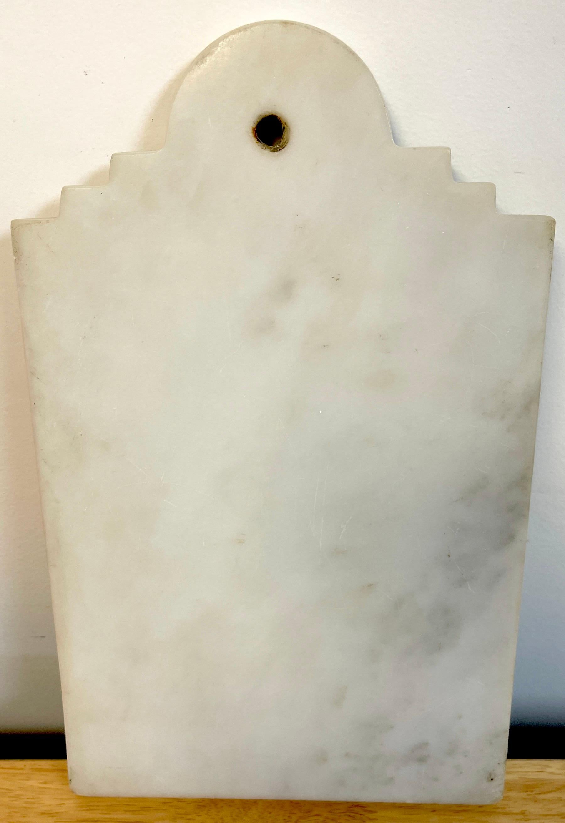 Paire de planches à découper de boucherie en marbre gravé, anciennes et allemandes en vente 2