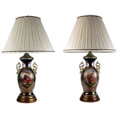Coppia di antichi vasi a balaustro in porcellana tedesca Chinoiserie, adattati come lampade