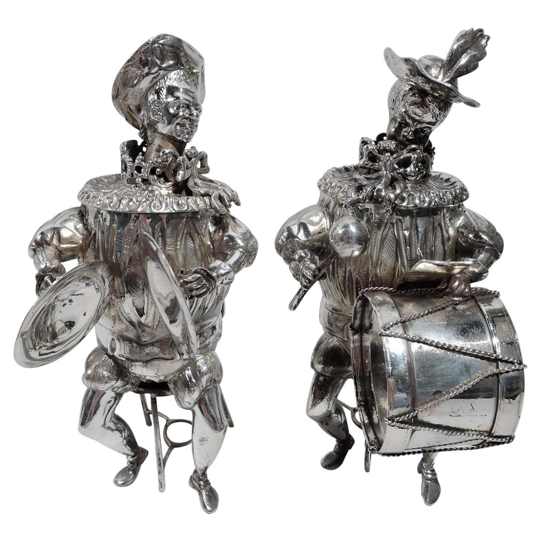 Paar antike deutsche silberne Musiker-Bommelschachteln aus Silber im Angebot
