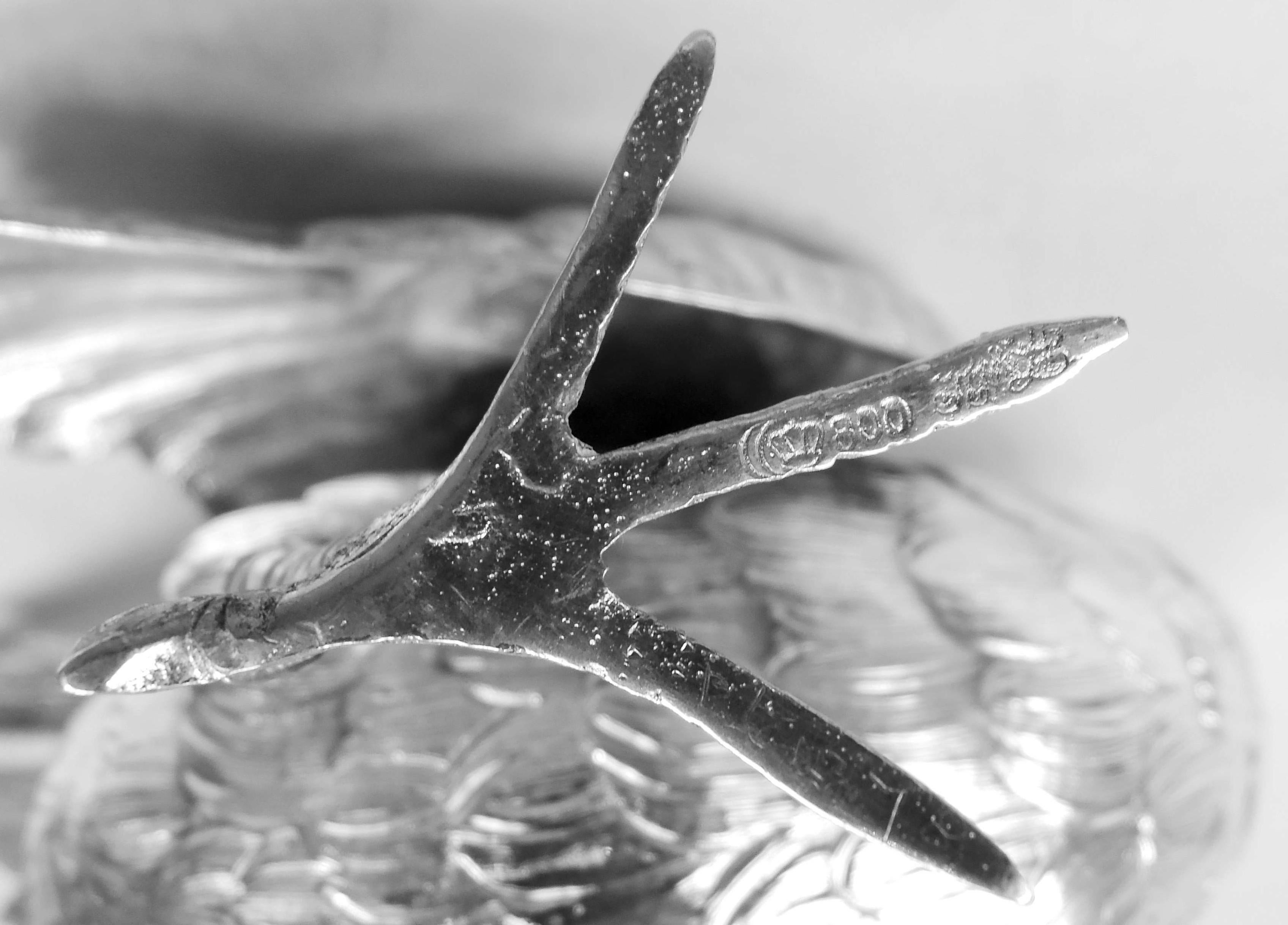 Coppia di ornamenti da tavola antichi tedeschi in argento a forma di fagiani e uccelli da caccia in vendita 4