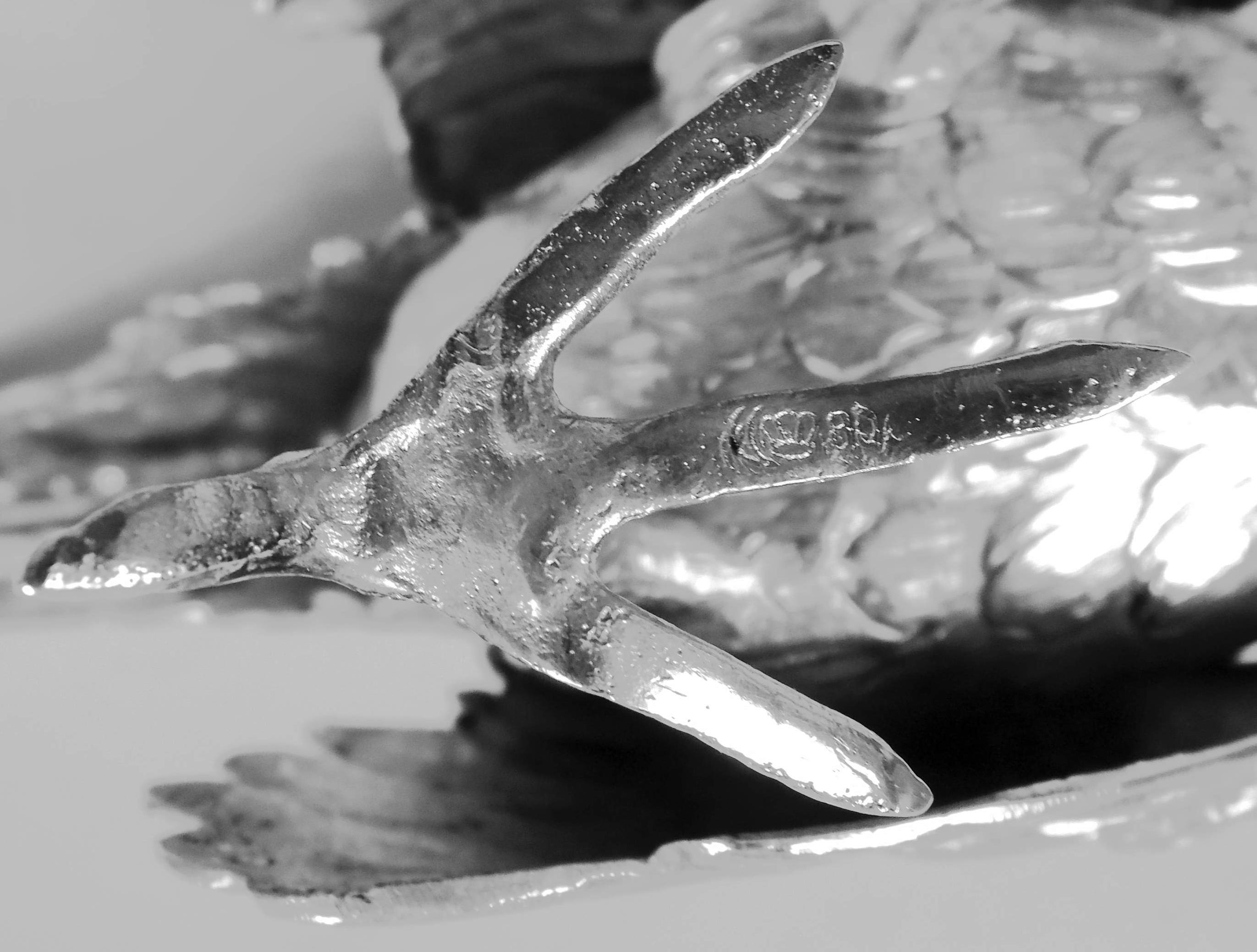Coppia di ornamenti da tavola antichi tedeschi in argento a forma di fagiani e uccelli da caccia in vendita 5
