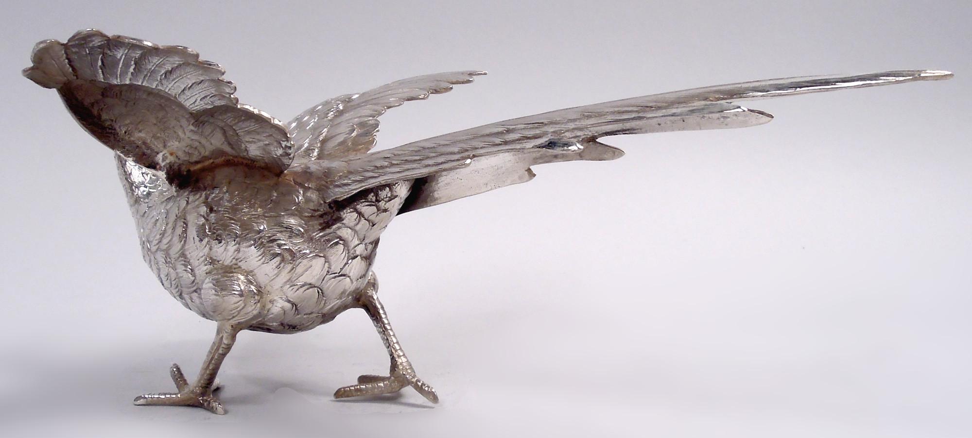 Coppia di ornamenti da tavola antichi tedeschi in argento a forma di fagiani e uccelli da caccia in vendita 2