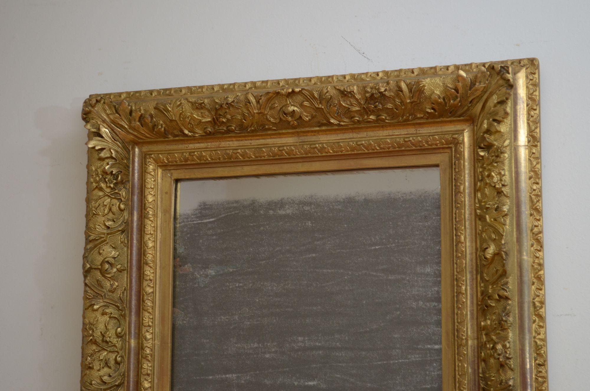 Paire de miroirs muraux anciens dorés, H71 cm Bon état - En vente à Whaley Bridge, GB