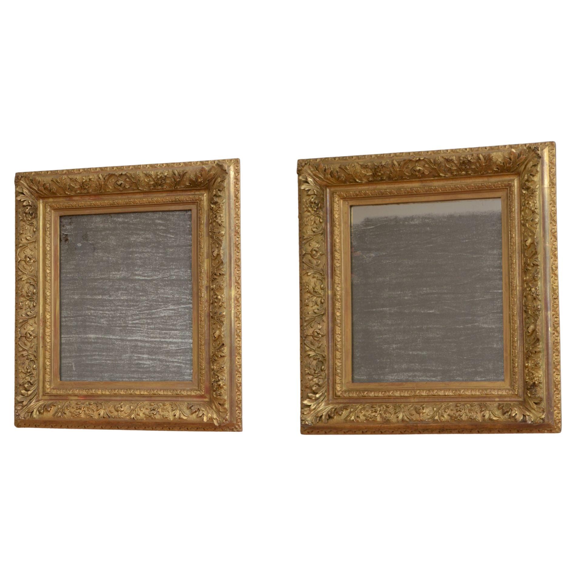 Paire de miroirs muraux anciens dorés, H71 cm en vente