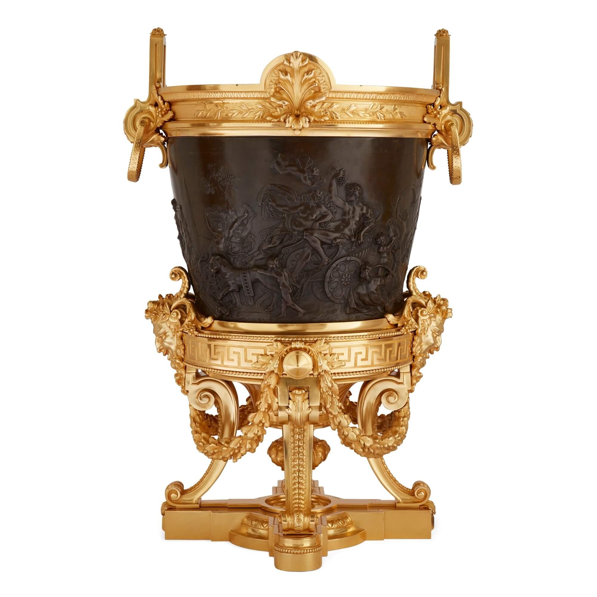 Pareja de Jardineras antiguas de bronce dorado y patinado de Barbedienne Belle Époque en venta