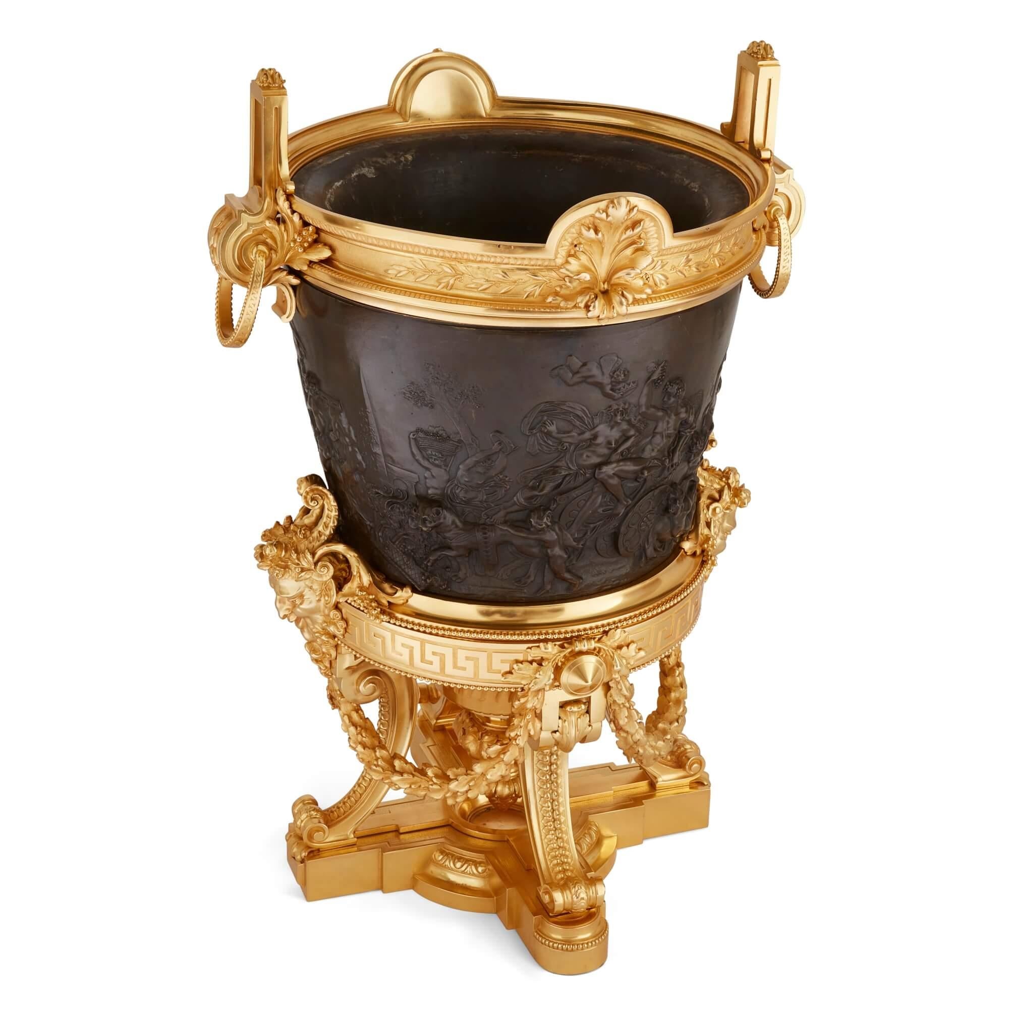 Pareja de Jardineras antiguas de bronce dorado y patinado de Barbedienne siglo XIX en venta